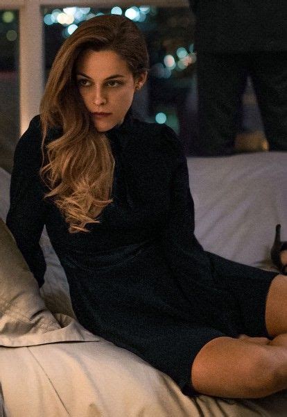 watchitfortheplot|Riley Keough (The Girlfriend Experience) : r/WatchItForThePlot